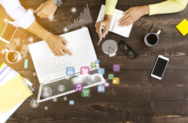 Empresas investem em Marketing Digital para alavancarem seus negócios em meio à crise.